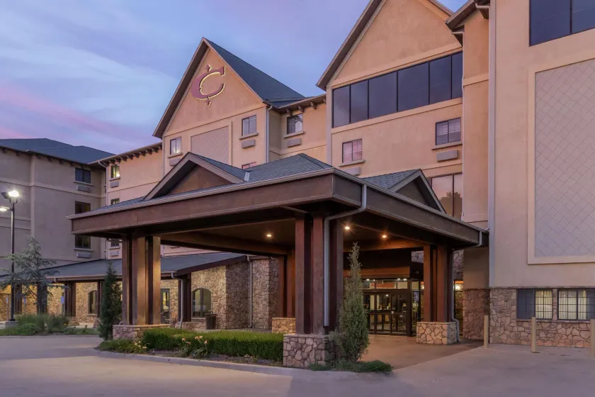 Best Western PLUS Cimarron Hotel & Suites - Image 1