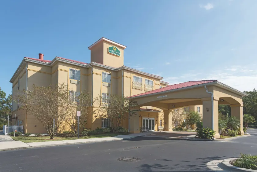 La Quinta Inn & Suites by Wyndham St. Augustine - Image 1