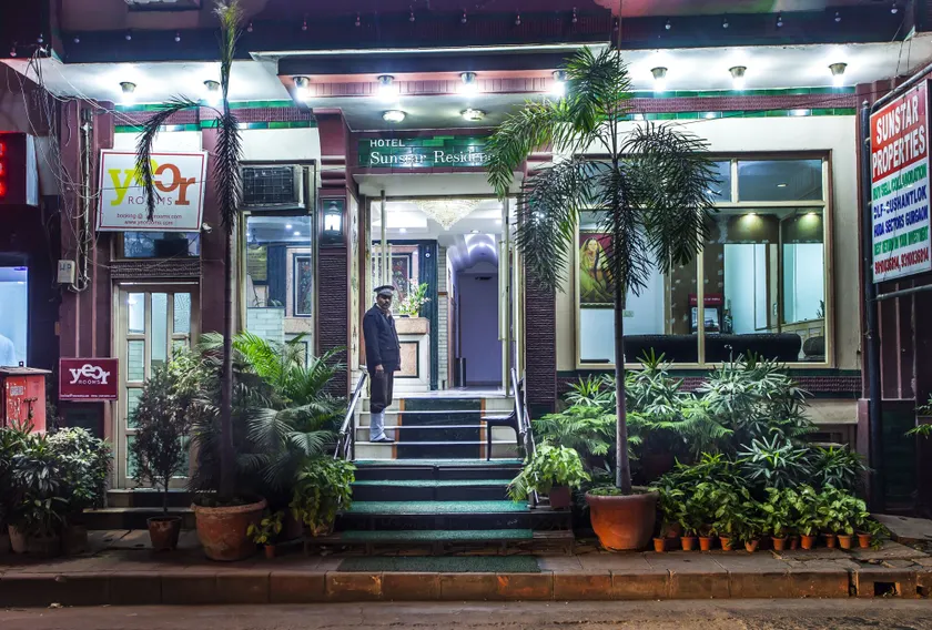 Hotel Sunstar Residency - Image 1