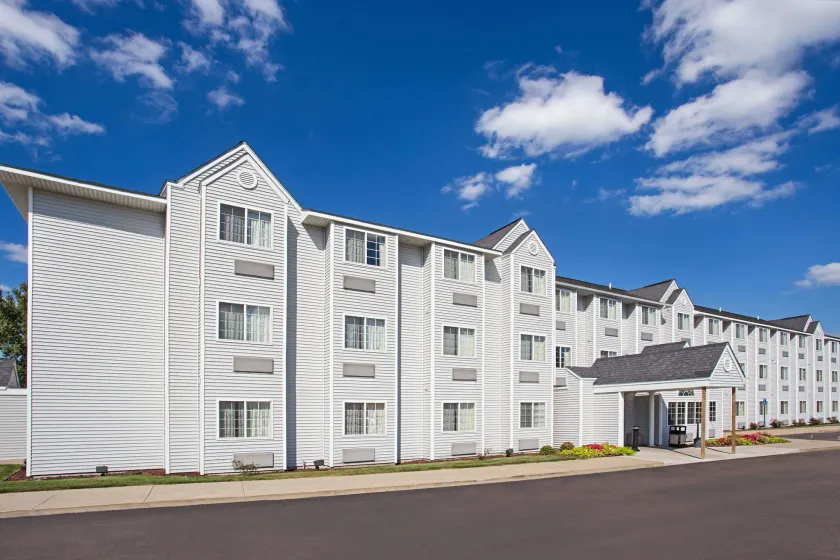 Microtel Inn & Suites by Wyndham Holland - Image 1