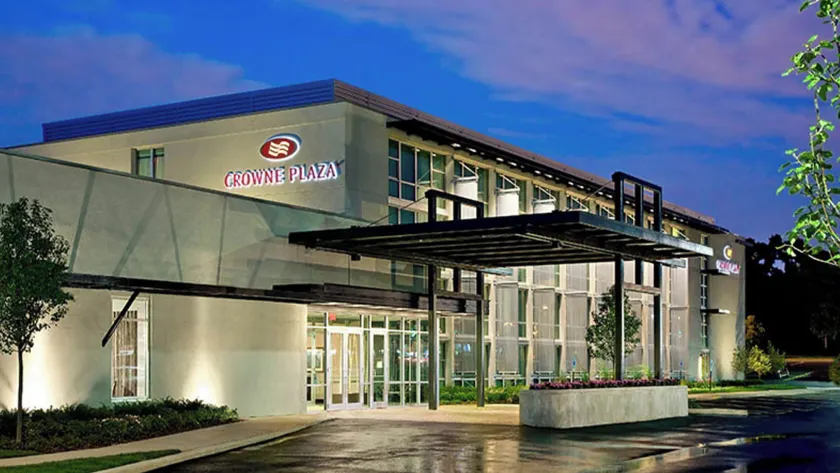Crowne Plaza Hotel Glen Ellyn/Lombard by IHG - Image 1