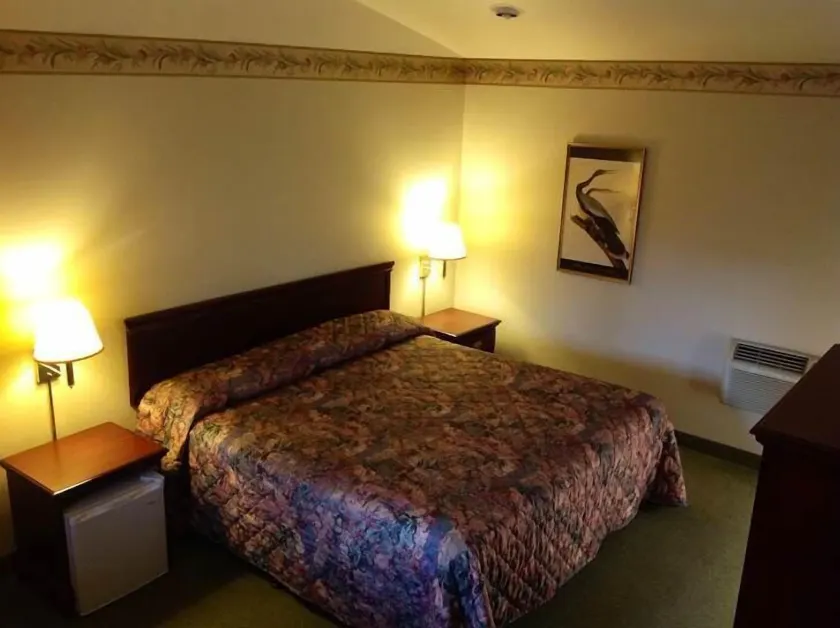 Humboldt Redwoods Inn - Image 1