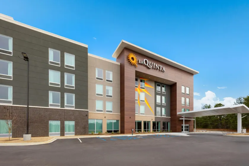 La Quinta Inn & Suites by Wyndham Athens I-65 - Image 1