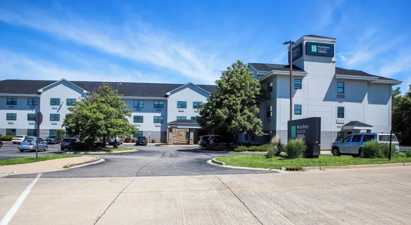 MainStay Suites Chicago Hillside - Image 1
