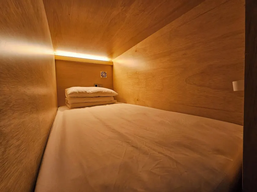 82 Capsule Hotel - Camera