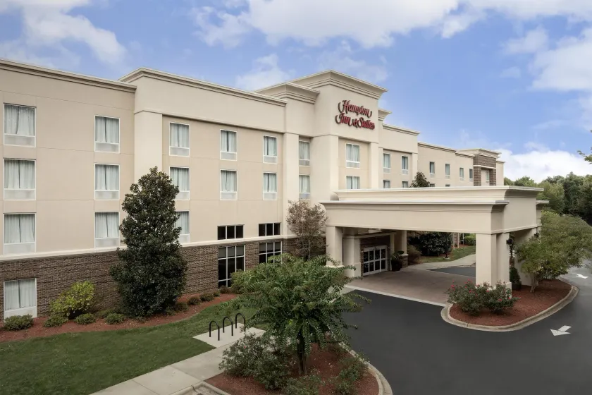 Hampton Inn & Suites Huntersville - Image 1