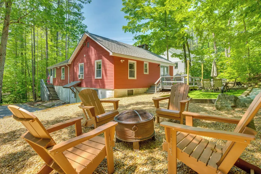 Cozy Home Near Lake Winnipesaukee & Hiking Trails - Image 1