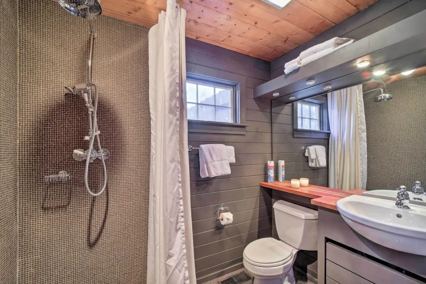 Mirror Lake Cabin ~ 1 Mi to Dtwn Highlands! - Interiør