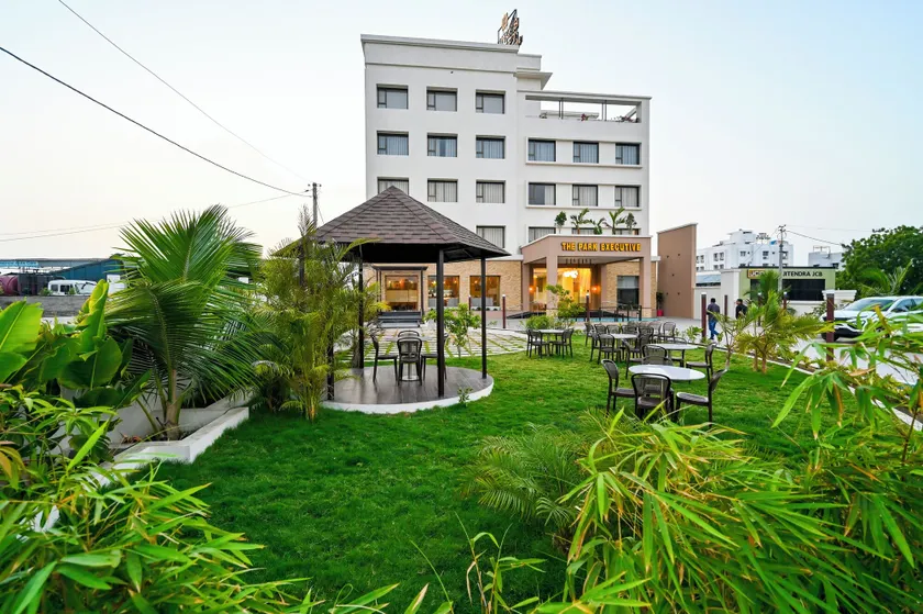 Kings Kraft The Park Executive Hotel - Image 1