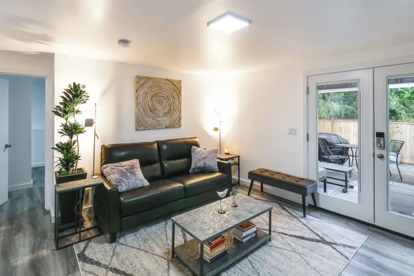 Patio & Grill: Dog-Friendly Redmond Getaway! - Image 1