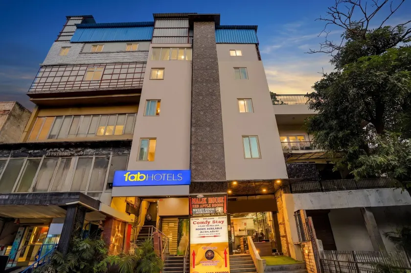 FabHotel Casa Royal - Greater Kailash - Image 1
