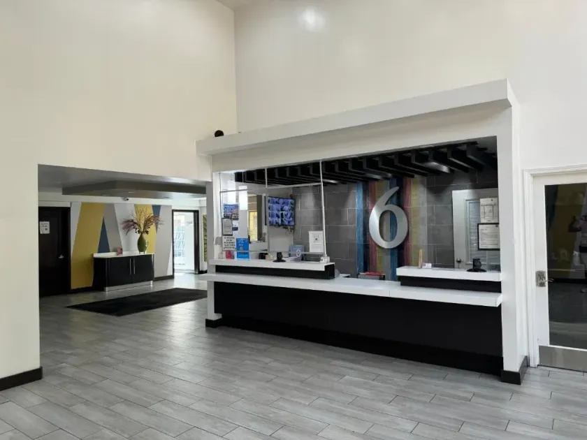 Motel 6 Hollywood - Lobby