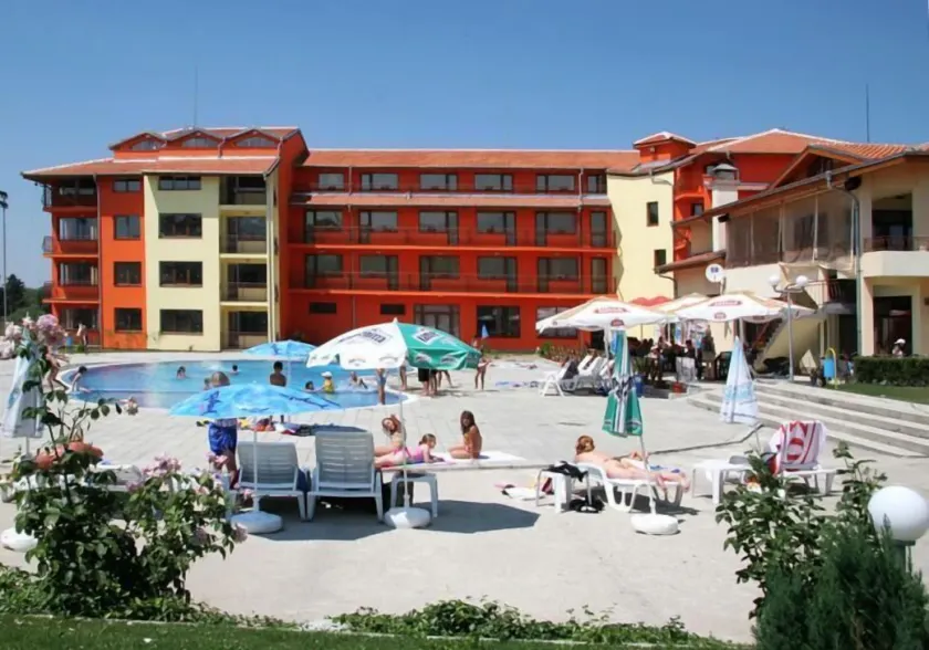 Hotel Grand - Image 1