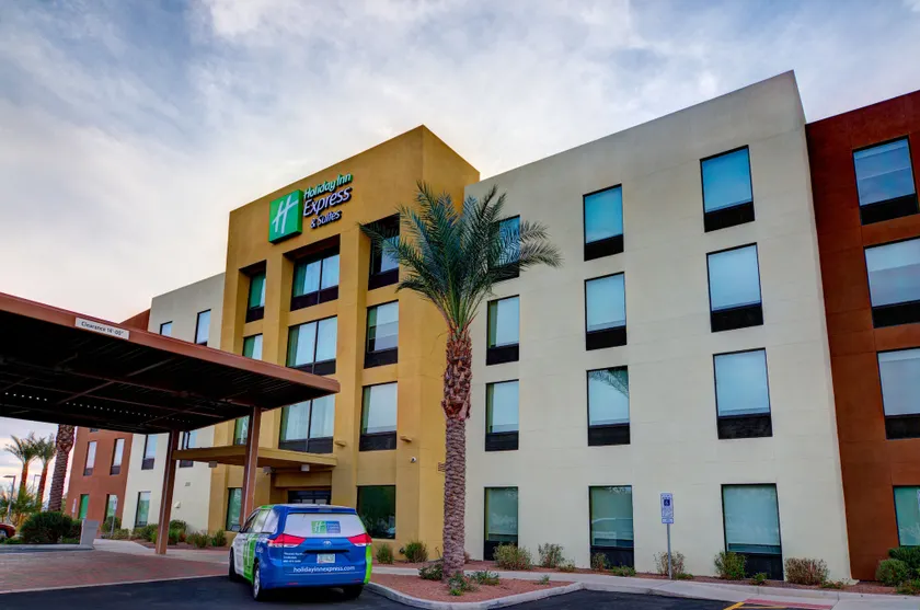 Holiday Inn Express & Suites - Phoenix North - Scottsdale by IHG - Image 1
