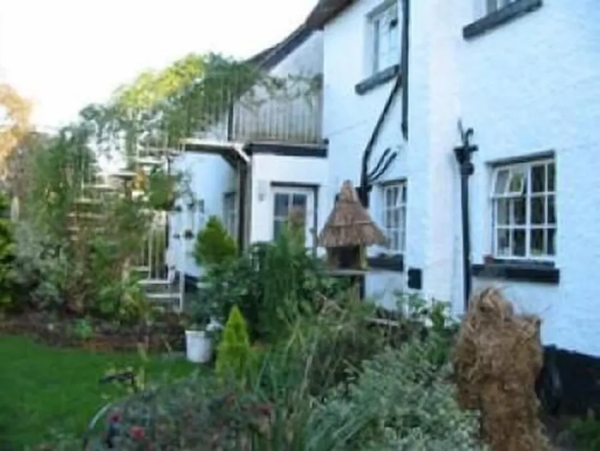 Southern Cross Guest House - Image 1