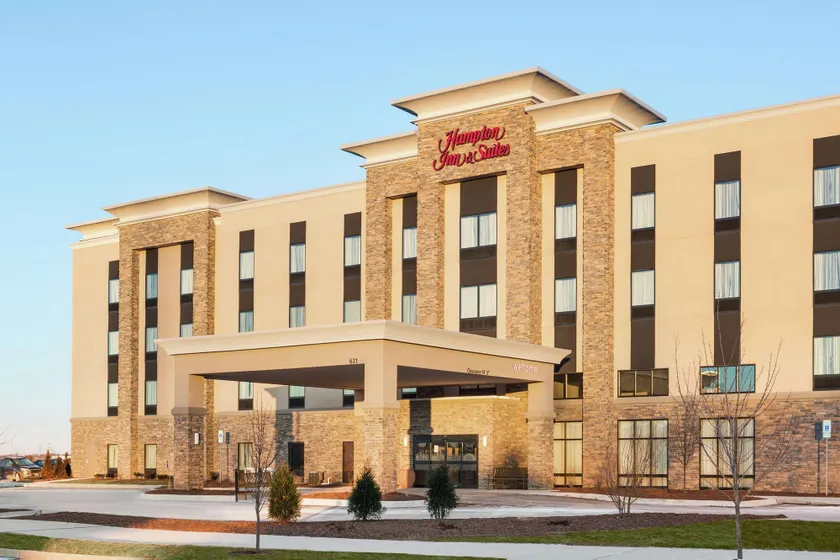Hampton Inn & Suites Minooka - Image 1