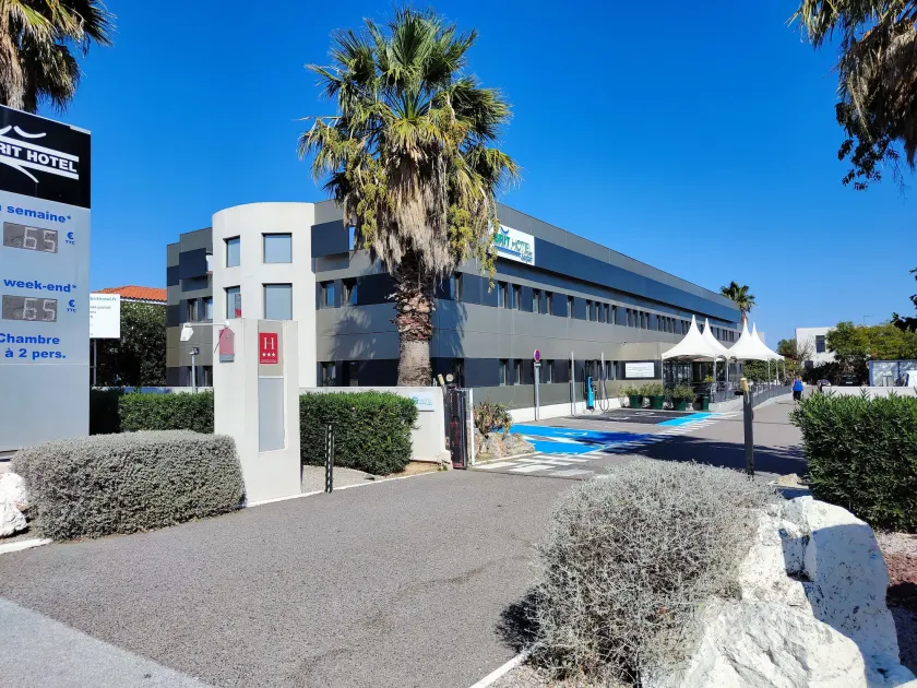 P'tit Dej-hotel Porte d'Espagne - Image 1