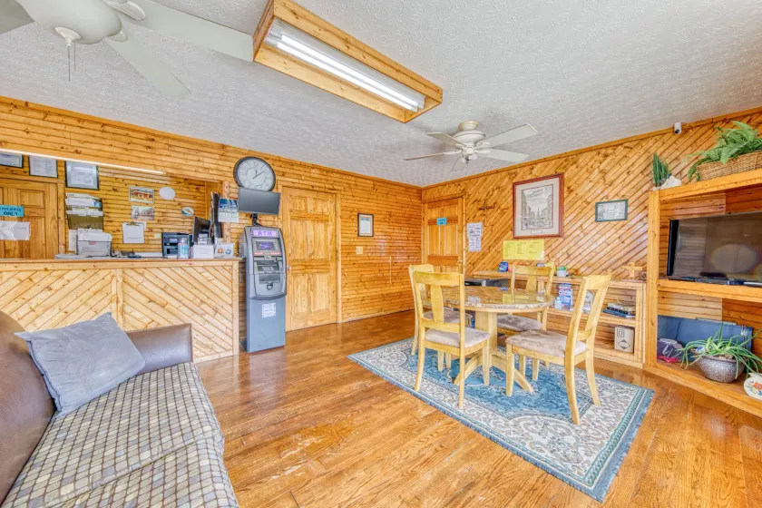 Royal Inn - Image 1