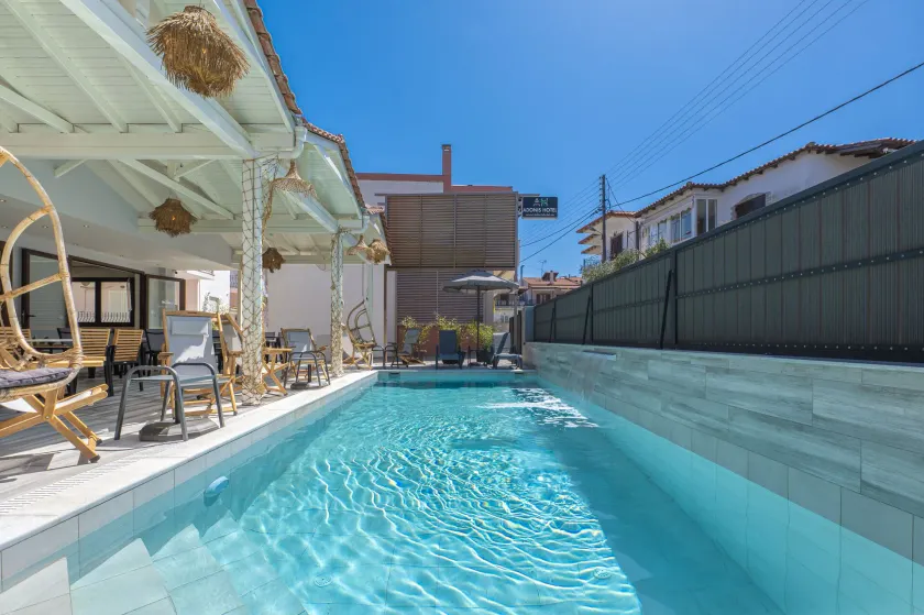 Adonis Hotel - Image 1