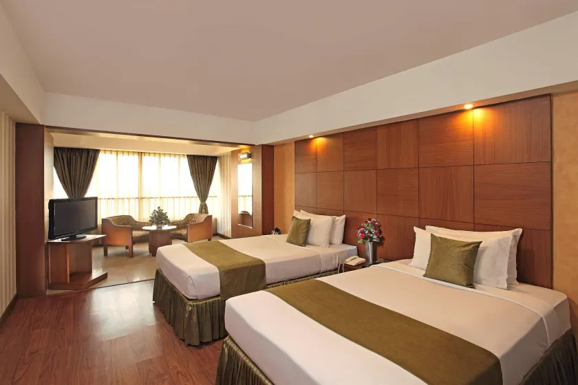 Hotel Aurora Towers - Image 1