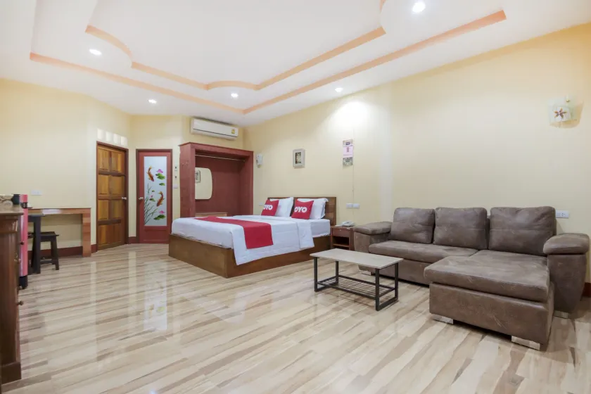 OYO 75331 Hareeya Hotel - Image 1
