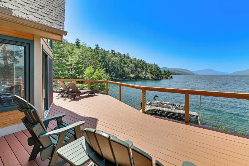 Year-round Fun in Putnam Station: Lakefront Home! - Image 1
