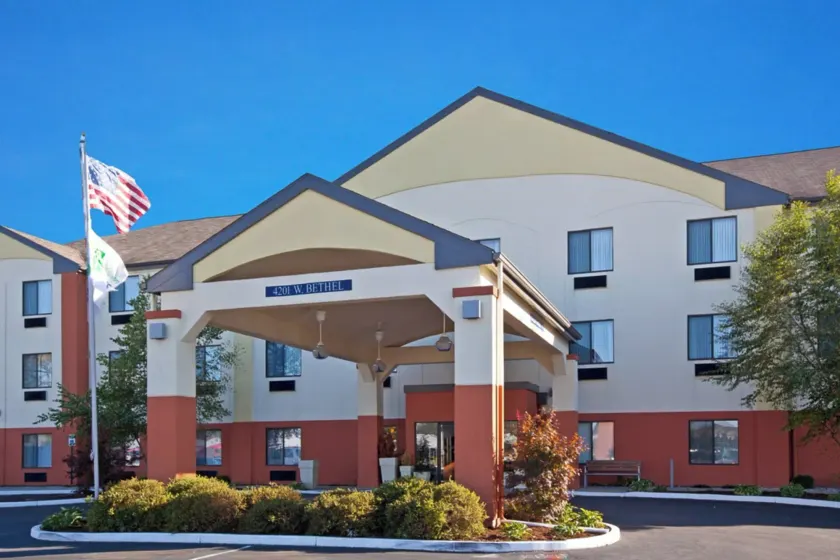Muncie Place Hotel & Suites - Image 1