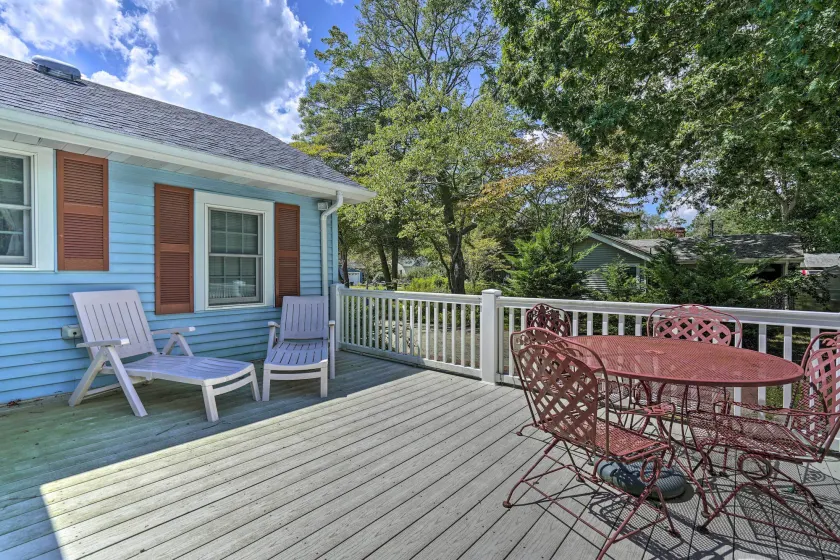 Dog-Friendly Waretown Home w/ Furnished Deck! - Image 1