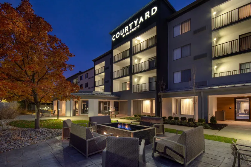 Courtyard by Marriott Cincinnati Airport - Image 1