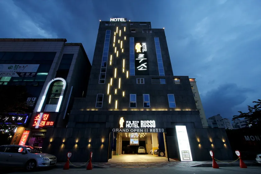 Russo Hotel - Image 1