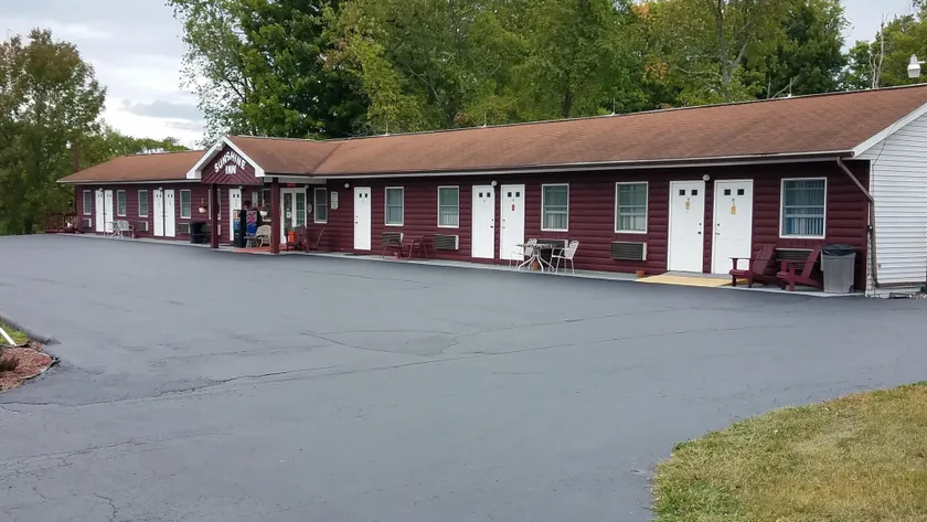 Sunshine Inn - Image 1