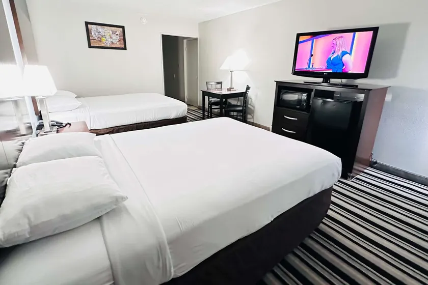 Econo Lodge Ardmore - Image 1