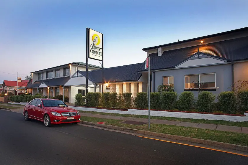 Country Comfort Armidale - Image 1