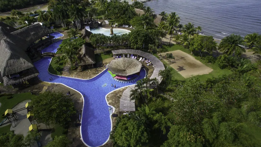 Amatique Bay Hotel - Image 1