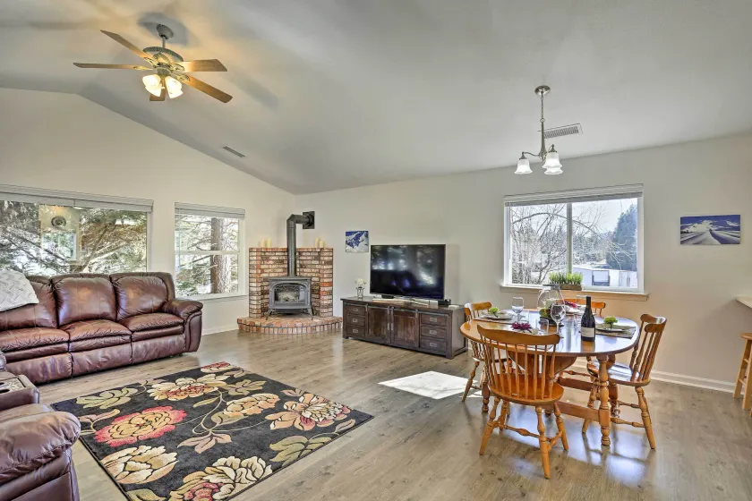 Centrally Located Mt Shasta Home w/ Deck! - Image 1