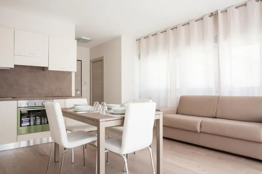 Astoria Suite Apartments - Image 1