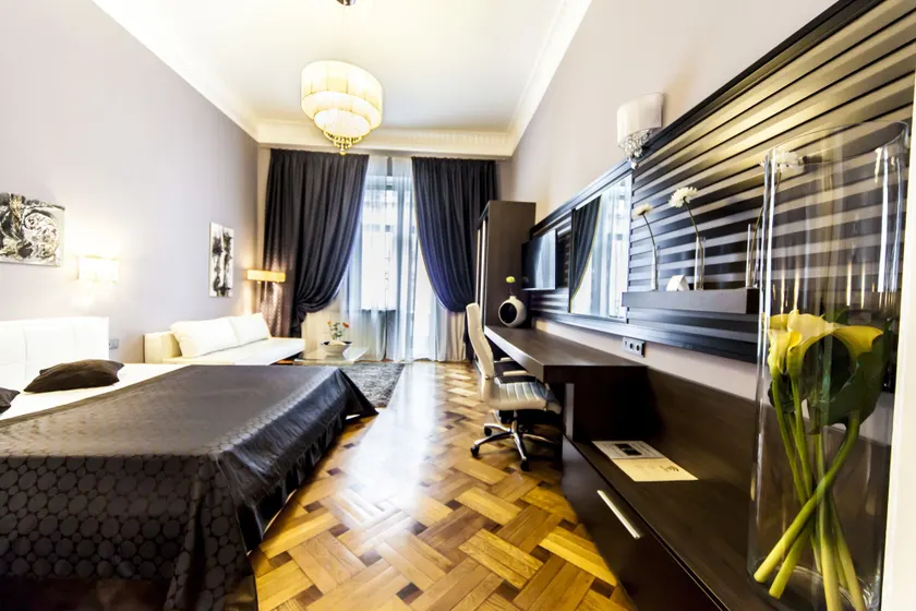 Matei Corvin Deluxe Apartment - Image 1