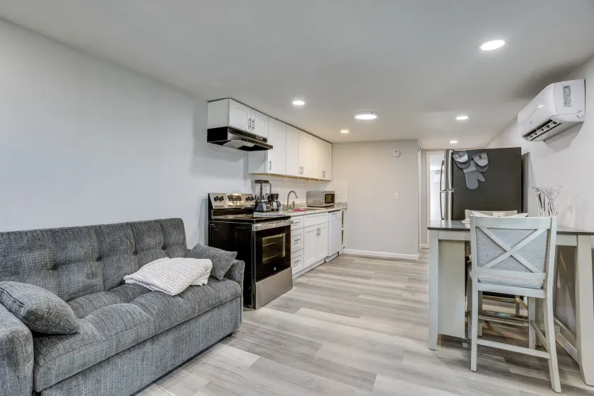Prime I-10/610 Access! Houston Home Base - Image 1