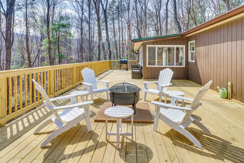 Bright Family Cabin in Lost City w/ Expansive Deck - Image 1