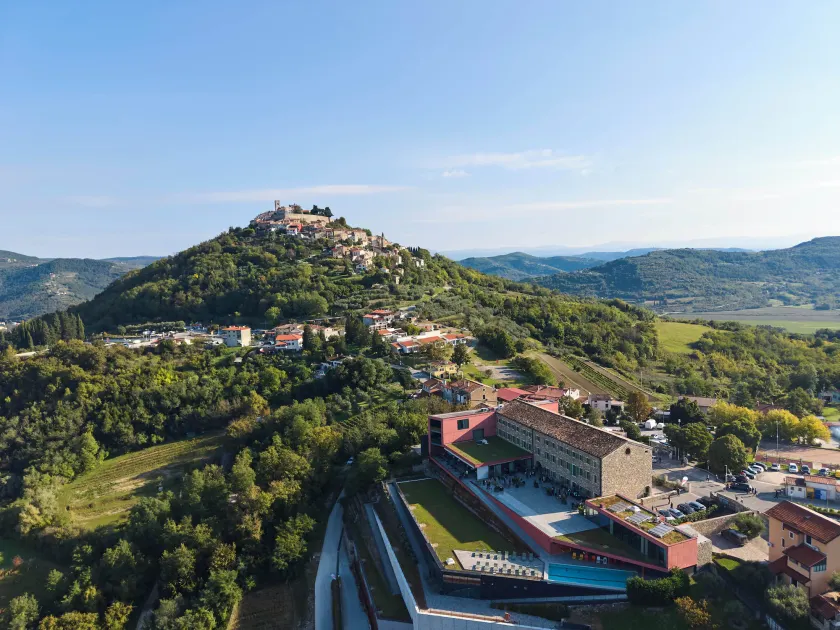 ROXANICH Winery and Design Hotel - Image 1