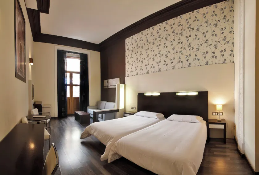 Alhambra Suites - Image 1
