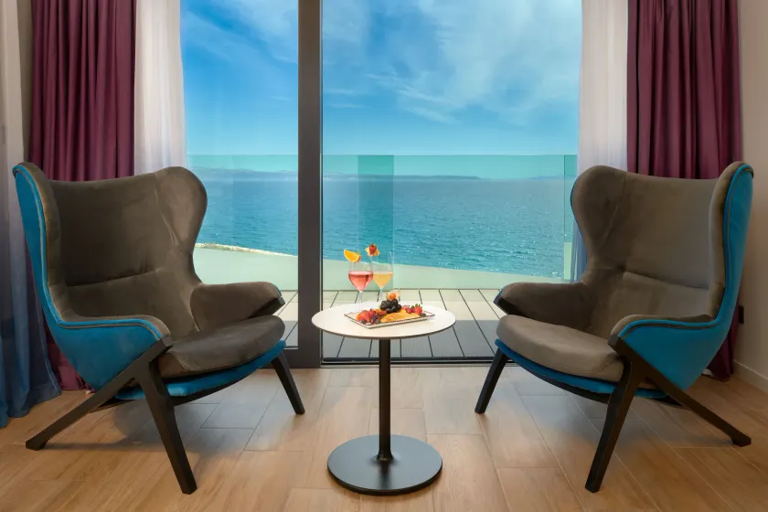 Amphora Hotel - Image 1