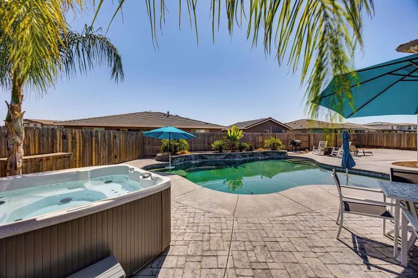 1 Mi to Golf! Spacious & Modern Home in Dinuba - Image 1