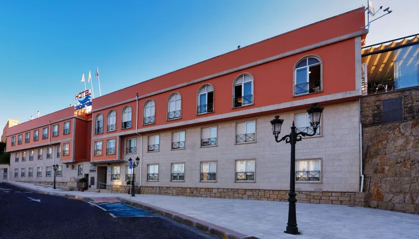 Hotel Apartamentos Dabarca - Image 1
