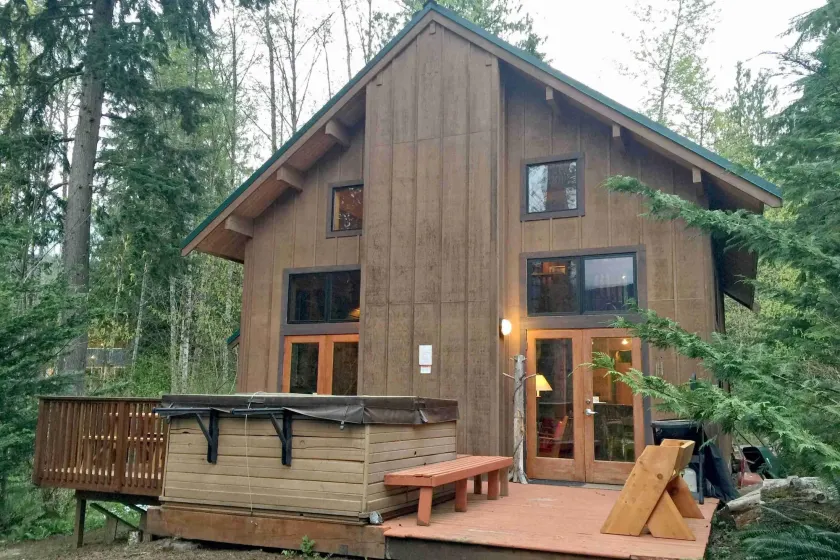 Ravenclaw Mt Baker Cabin with Hot Tub and Mtn Views - Image 1