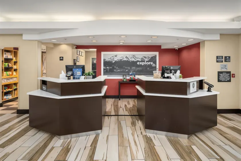 Hampton Inn & Suites Seattle-North/Lynnwood - Image 1