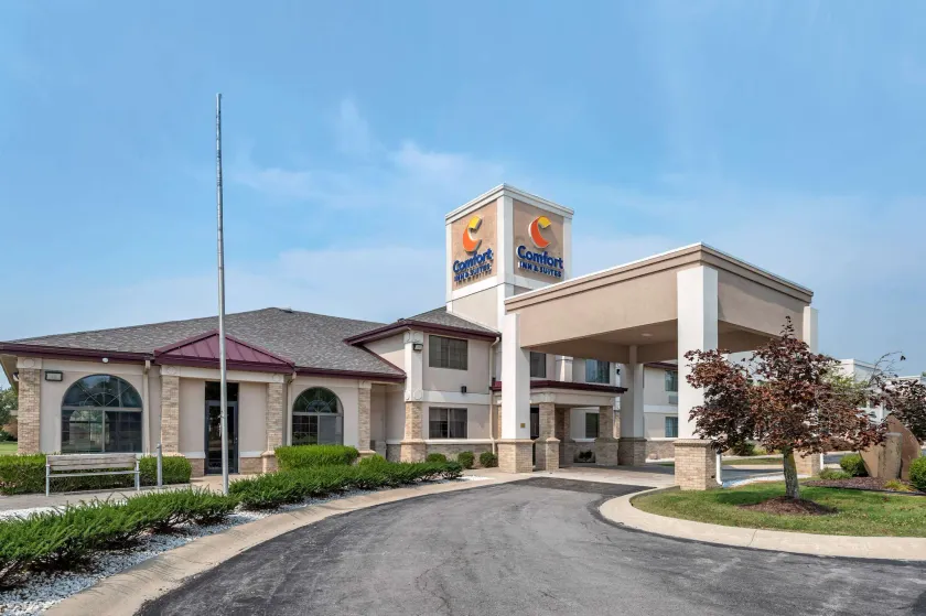 Comfort Inn & Suites Napoleon - Image 1