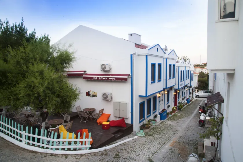 Iola Hotel - Image 1