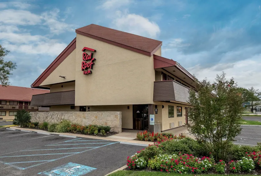 Red Roof Inn Mt Laurel - Image 1
