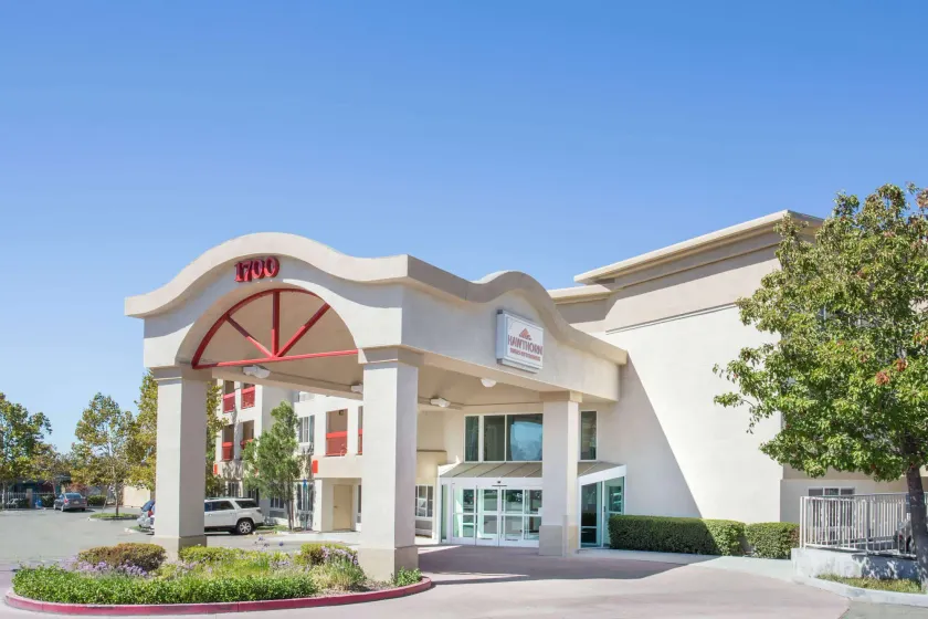 Hawthorn Suites by Wyndham Livermore - Image 1